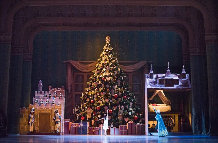 Artists-of-The-Royal-Ballet-in-The-Nutcracker-2015-ROH