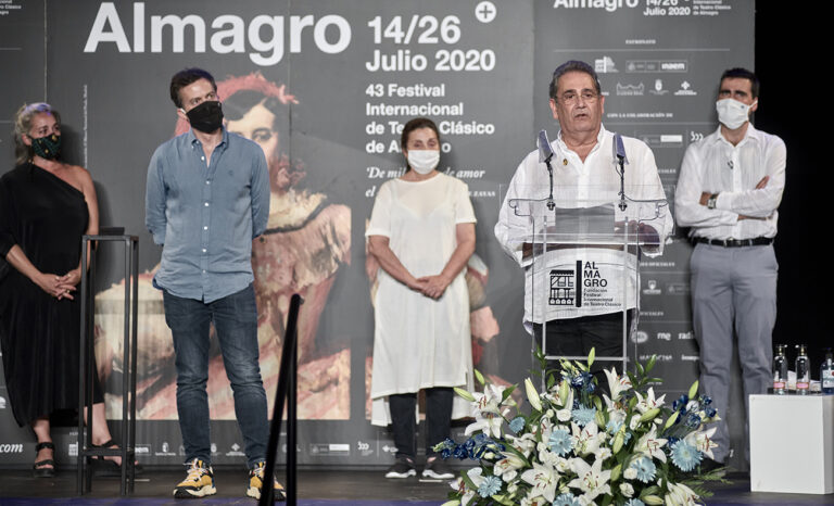 Imagen de la intervención de Paco Leal en el homenaje que el Festival de Almagro le rindió