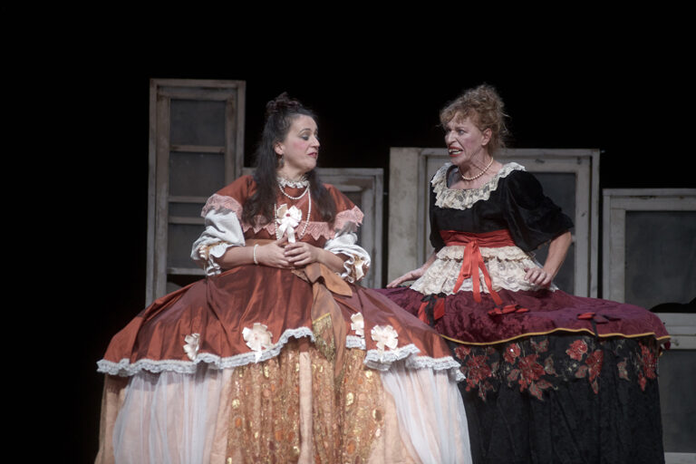 Un momento de la representación de Teatro del Velador en la Antigua Universidad Renacentista de Almagro