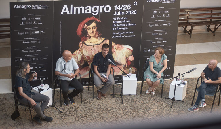 Momento de la rueda de prensa ofrecida esta mañana en el Palacio de Valdeparaíso de Almagro