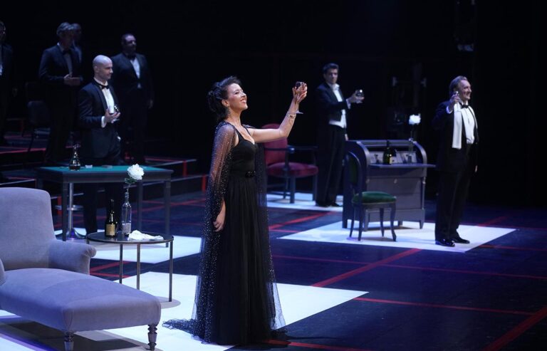 Imagen de una de las funciones de La traviata en el Teatro Real de Madrid