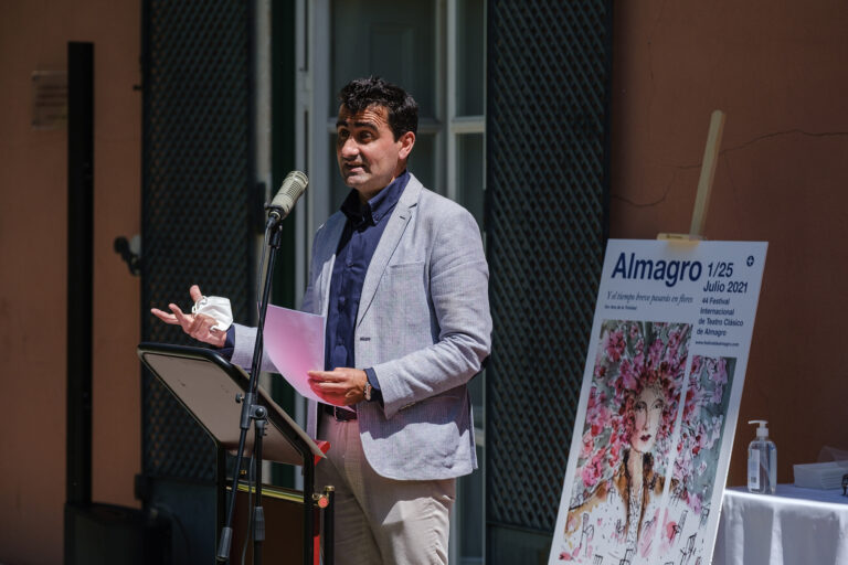 Ignacio García, director del Festival Internacional de Teatro Clásico de Almagro, durante la presentación en la capital lusa