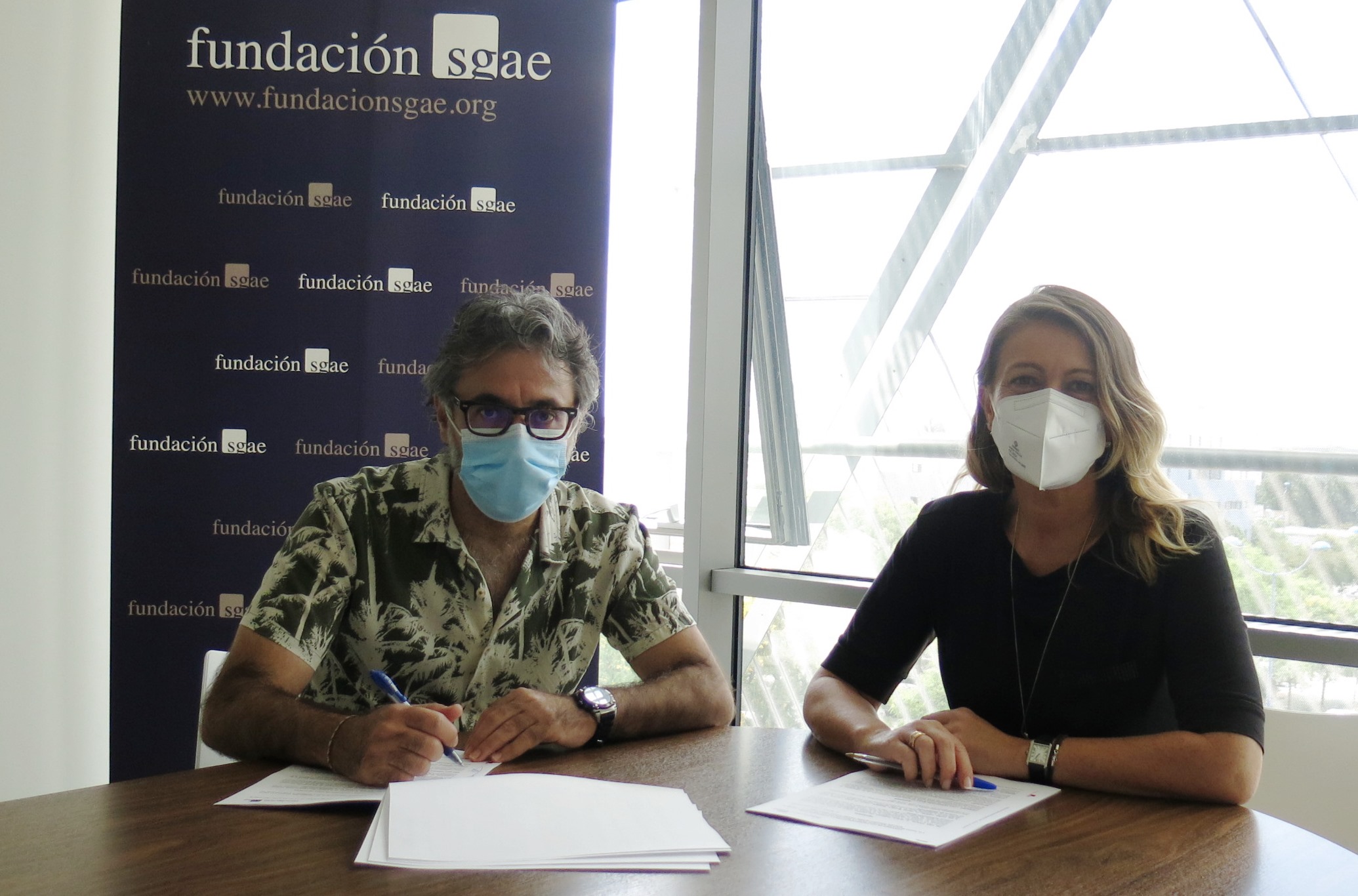 Firma de esta colaboración cultural. David Montero junto a Verónica Repiso