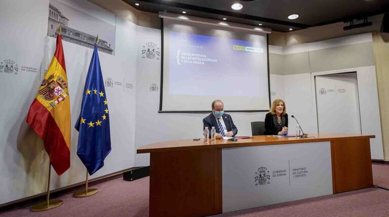 El Ministro de Cultura, Miquel Iceta, y la Directora General del INAEM, Amaya de Miguel