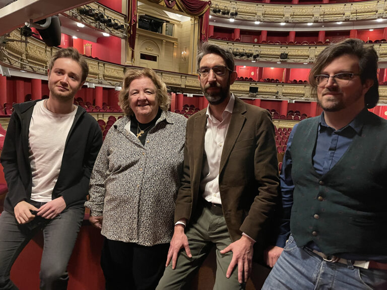 Stanislav Steshenko (guitarrista), Catherine Lacoste (viuda de Ángel Piñero), José Antionio Montaño (Director) y Luca Romanelli (Guitarrista)