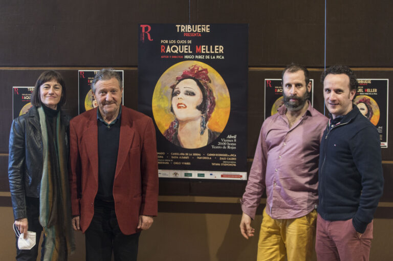 En la foto (de Izquierda a derecha): Rocío Osuna (actriz), Francisco Plaza (Director Teatro de Rojas), Hugo Pérez de la Pica (autor y director) e Iván Oriola (actor)