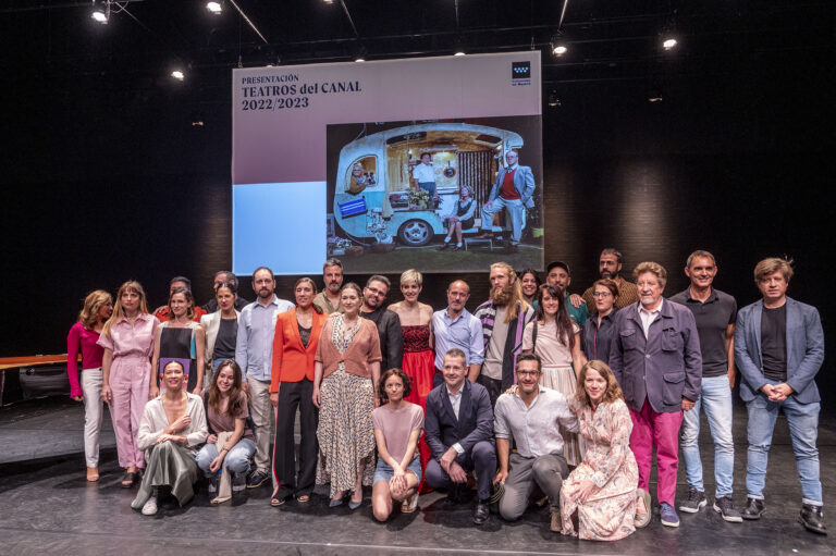 Fotografía de familia de la presentación de hoy