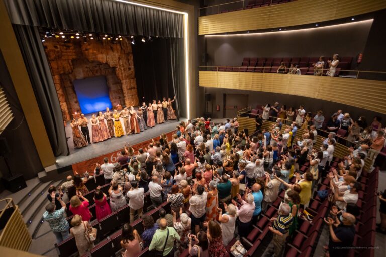 Momento de la inauguración y saludos del Ballet Español de Murcia