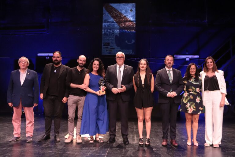 Fotografía de familia de la inauguración