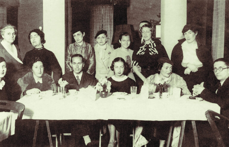 Homenaje a Luis Cernuda en el Lyceum Club, entre ellas Rosa Chacel, Ernestina de Champourcin, Concha Albornoz - Residencia de Estudiantes