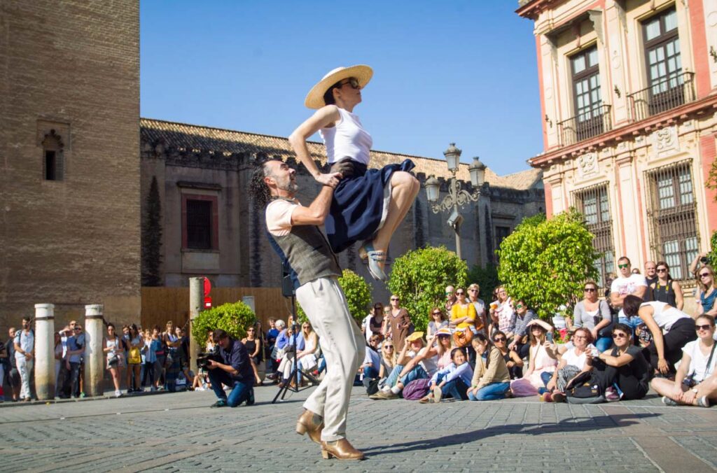 La compañía Marco Vargas & Chloé Brulé, que se acercan a la individualidad y la solidaridad, las fronteras y la libertad