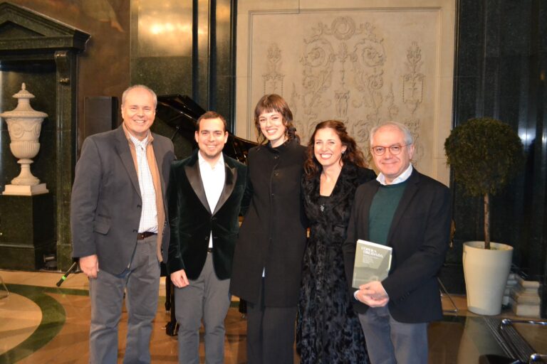 Fotografía de familia de la presentación