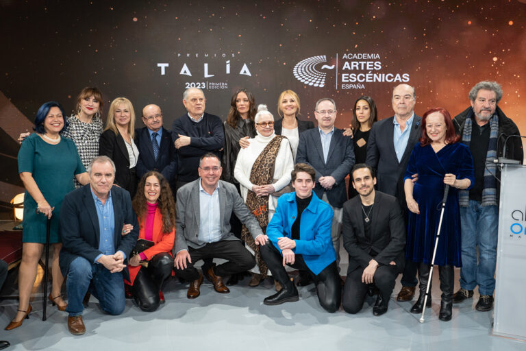 Fotografía de familia de la fiesta celebrada con motivo de la anunciación de candidatos