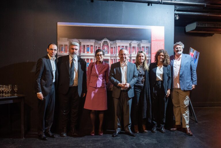 Fotografía de familia de la presentación en Buenos Aires