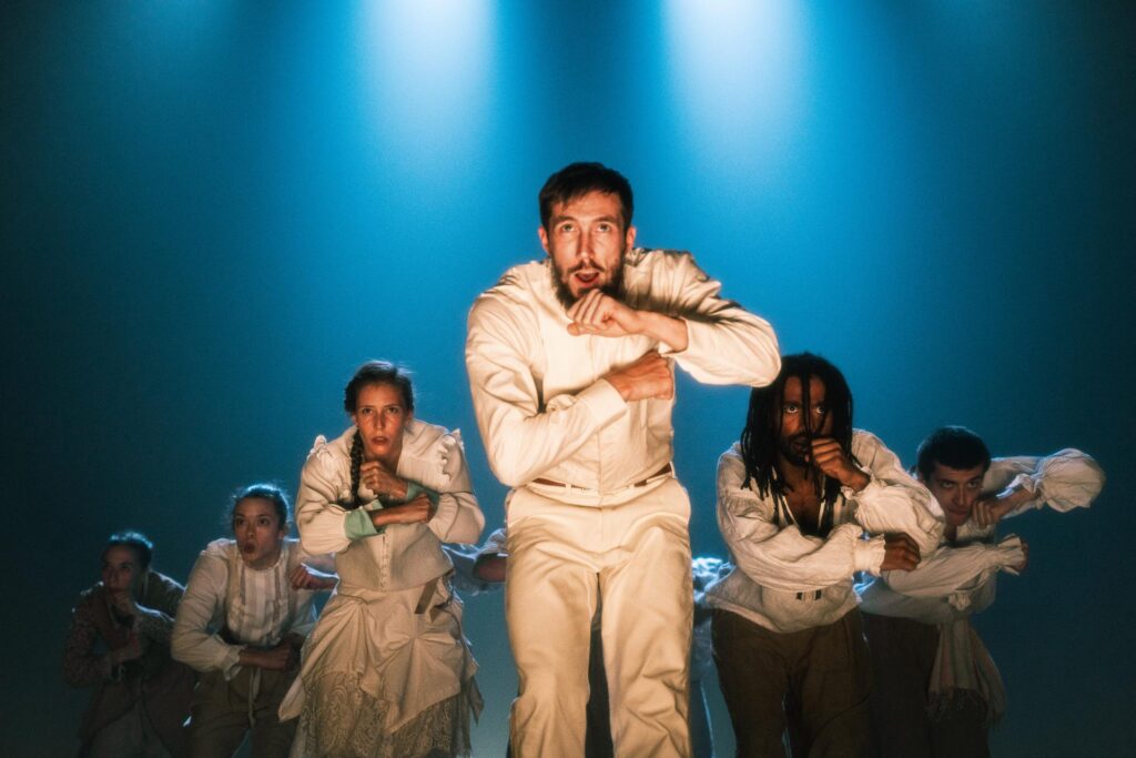 Escena de Double Murder: Clowns / The Fix de Hofesh Shechter Company