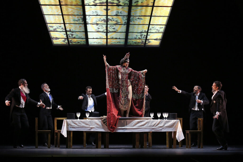 Imagen de una escena de "La bella Otero" del Ballet Nacional de España