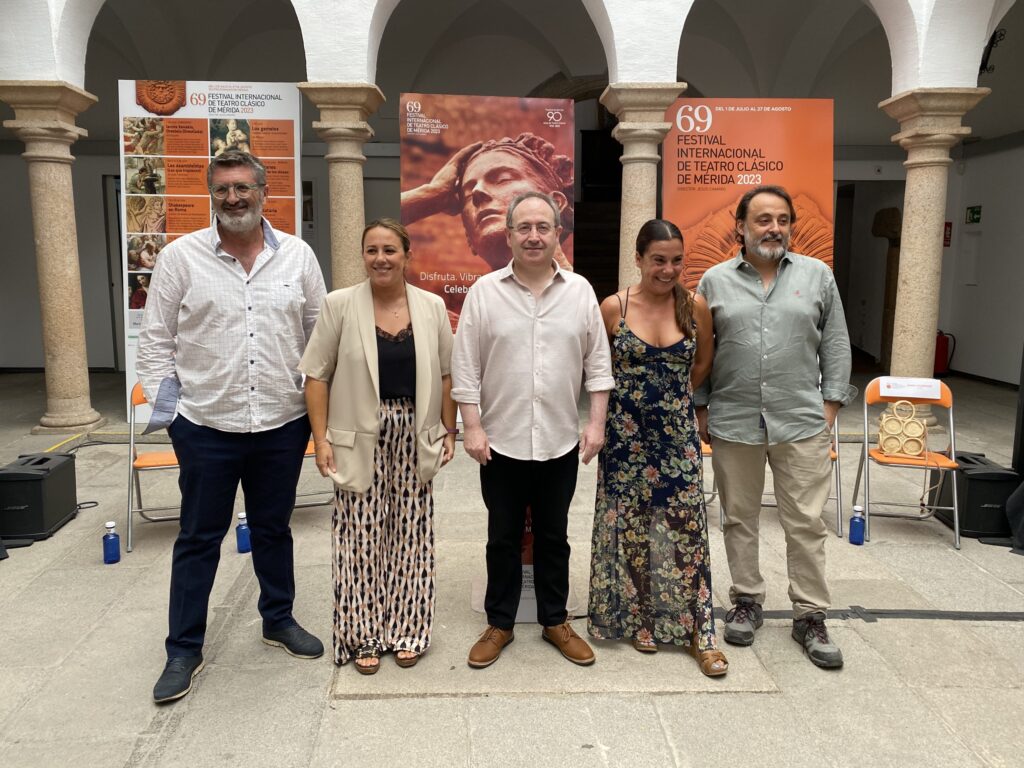 Fotografía de familia de la presentación