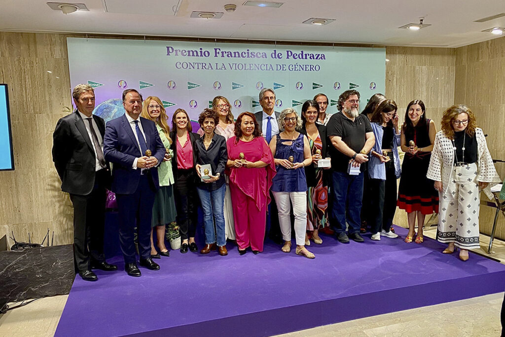 Fotografía de familia de los premiados