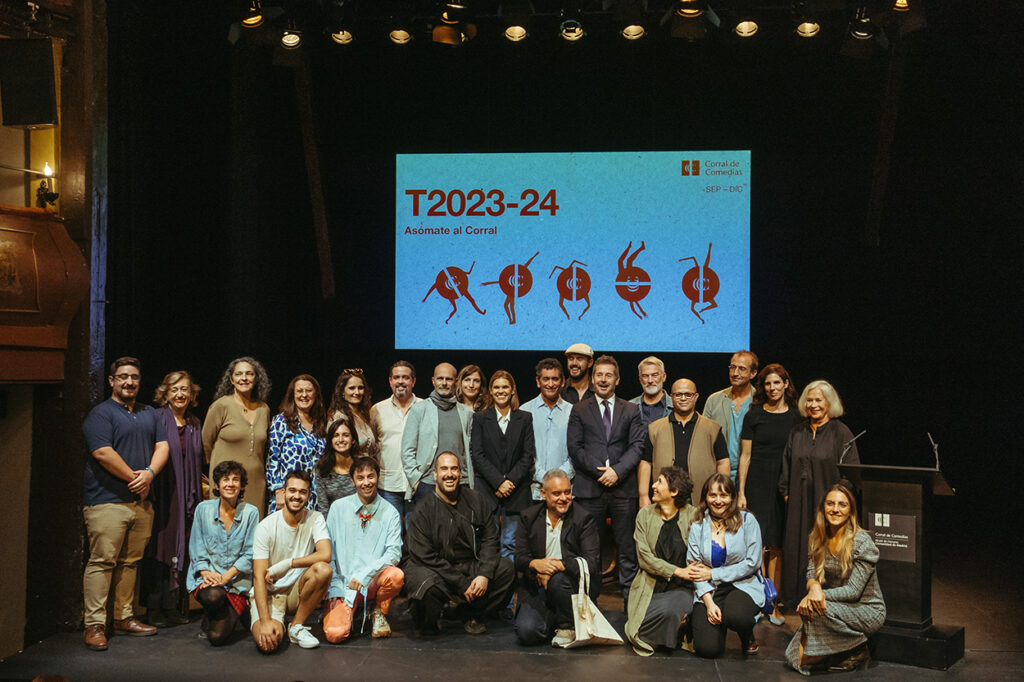 Foto de familia de la presentación de temporada 2023-24 del Corral de Alcalá