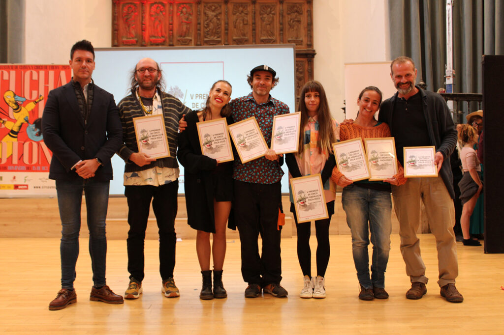 Fotografía de familia de la entrega de premios