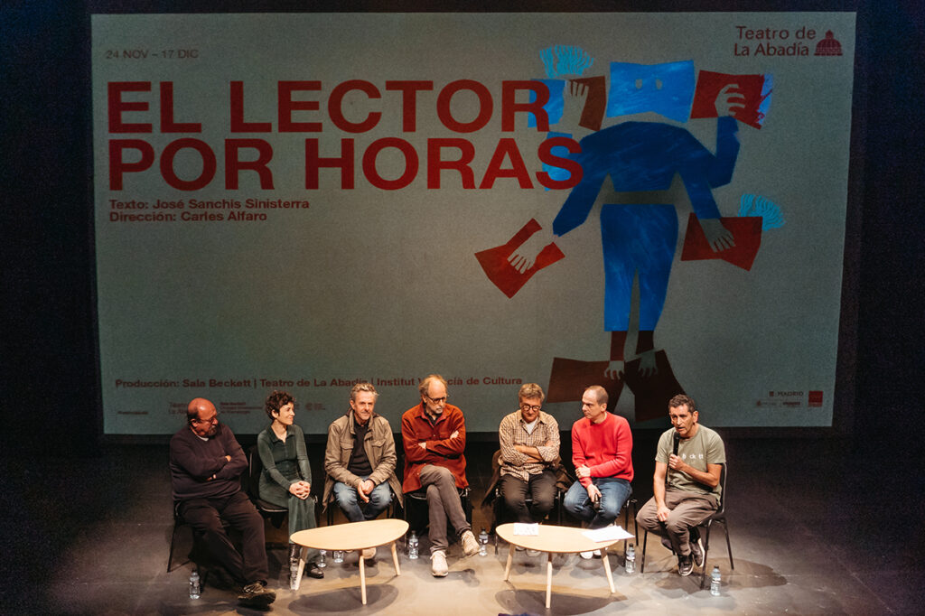 Pep Cruz, Mar Ulldemolins, Pere Ponce, Carles Alfaro, director de la obra, Toni Casares, director de la Sala Beckett, Alberto Conejero, director de El Festival de Otoño y Juan Mayorga, director artístico de La Abadía (de izda.a dcha.)