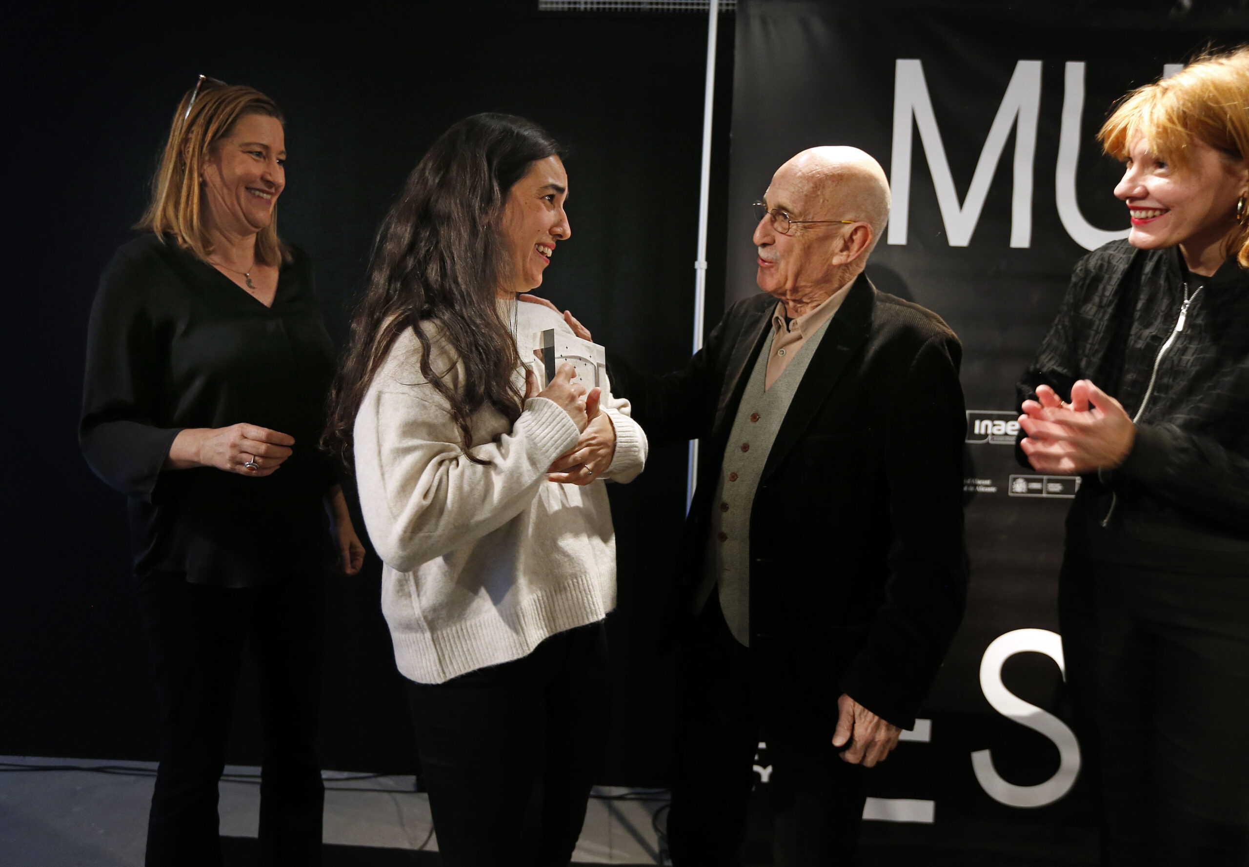 Marta Díaz recibe el Premio SGAE Ana Diosdado hoy de manos de Ana Graciani, directora institucional de las Artes Escénicas de Fundación SGAE, José Sanchis Sinisterra y Eva Redondo