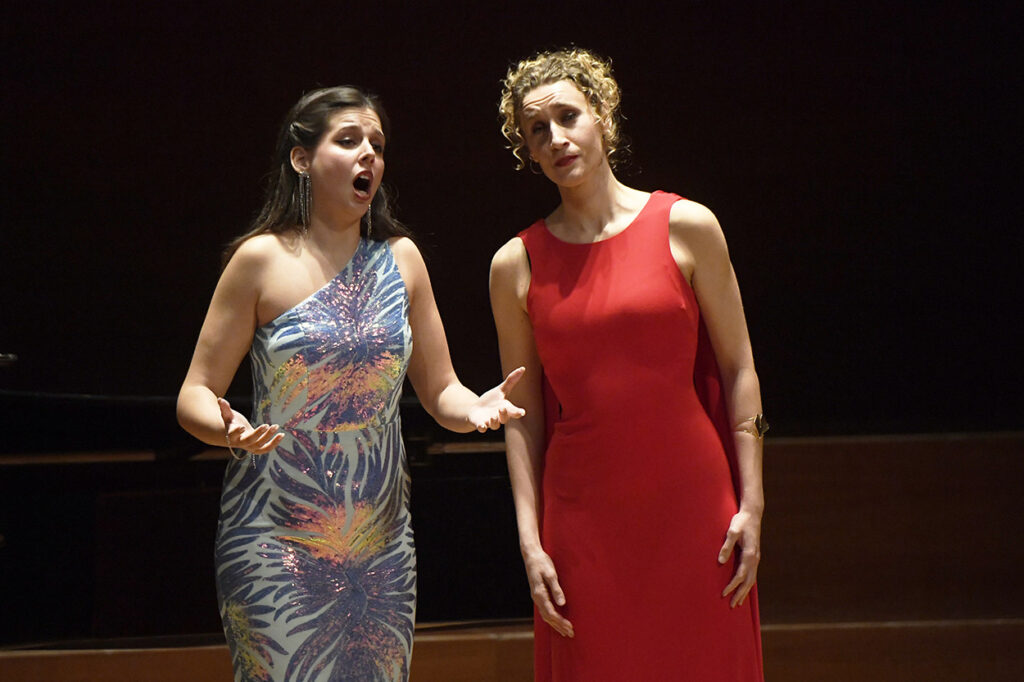 Primer Recital inaugural del Tour del Talento en Lleida, el pasado 22 de enero, con tres artistas que participarán en el concierto de Salamanca: Mario Marzo (presentador), Anna Cabrera Eliseeva (soprano), Begoña Gómez (mezzosoprano) y Belén Castillo (piano)