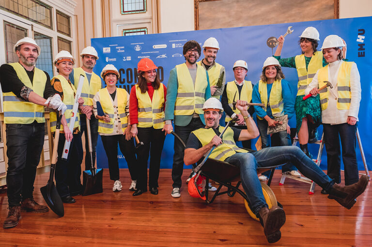 Imagen de los humoristas gallegos presentes en la presentación del Encuentro