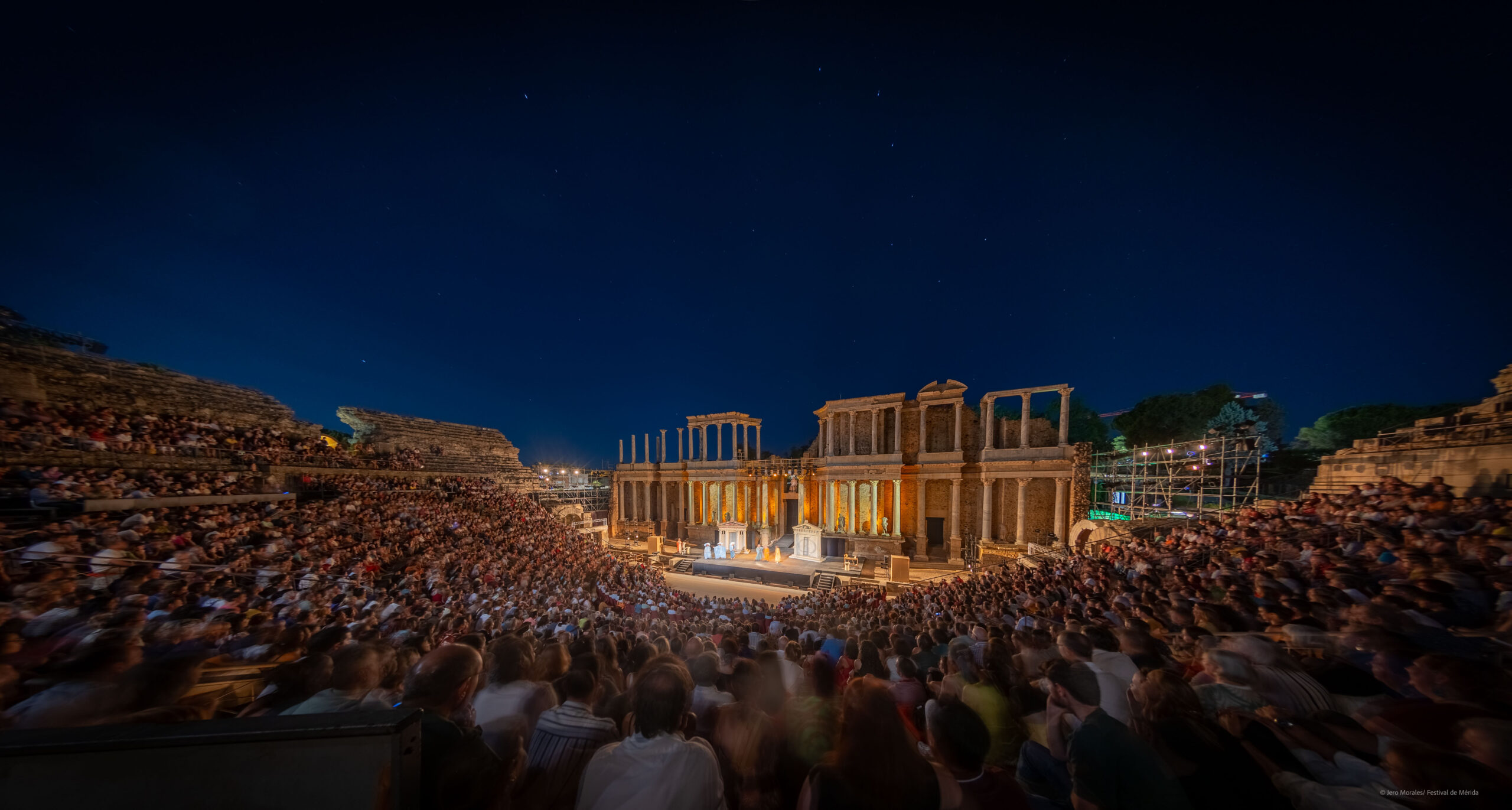 Vista general del Teatro Romano de Mérida durante la representación de "Las nubes"