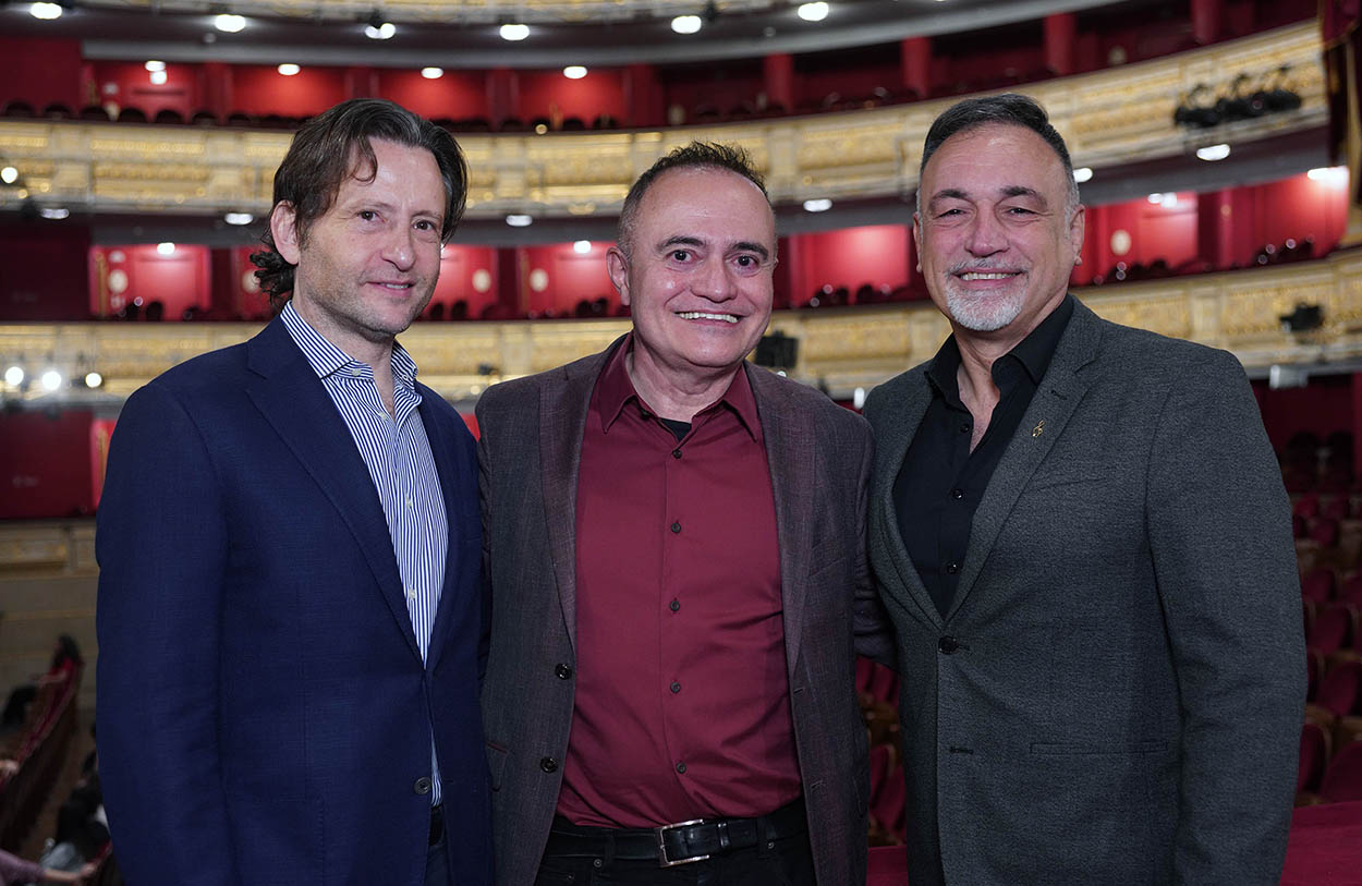 Gustavo Gimeno (director de orquesta), Joan Matabosch (director artístico del Teatro Real) y José Luis Basso (director del coro)
