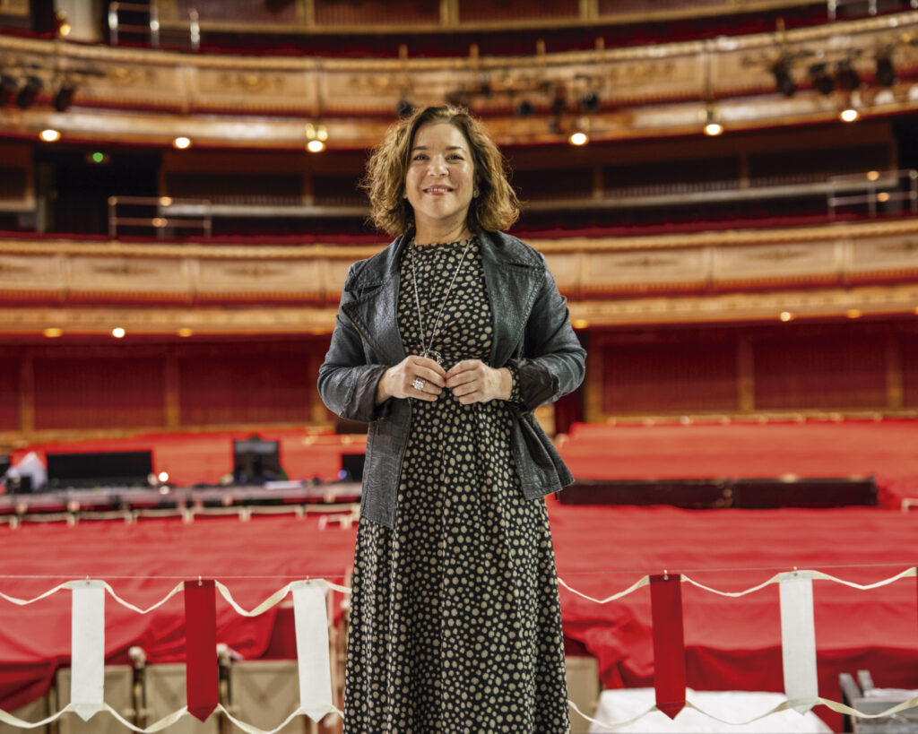 Isamay Benavente en el escenario del Teatro de la Zarzuela de Madrid