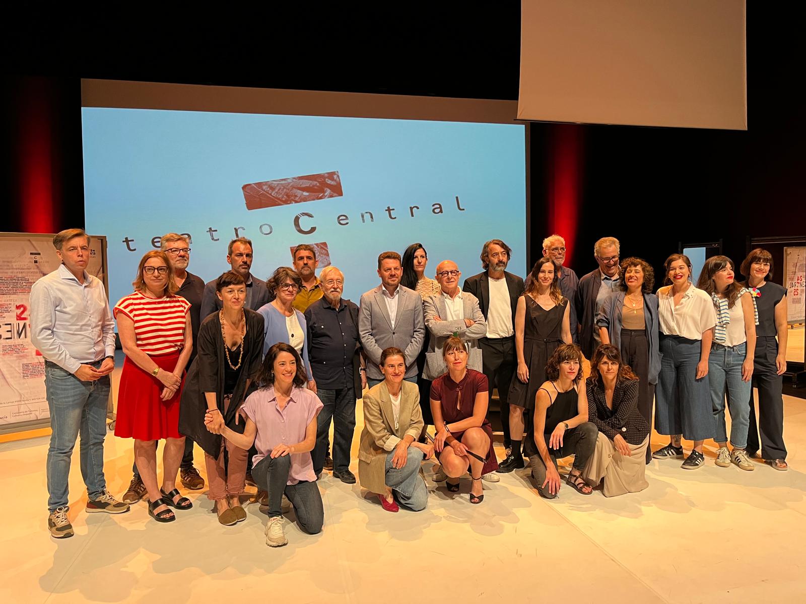 Fotografía de familia de la presentación