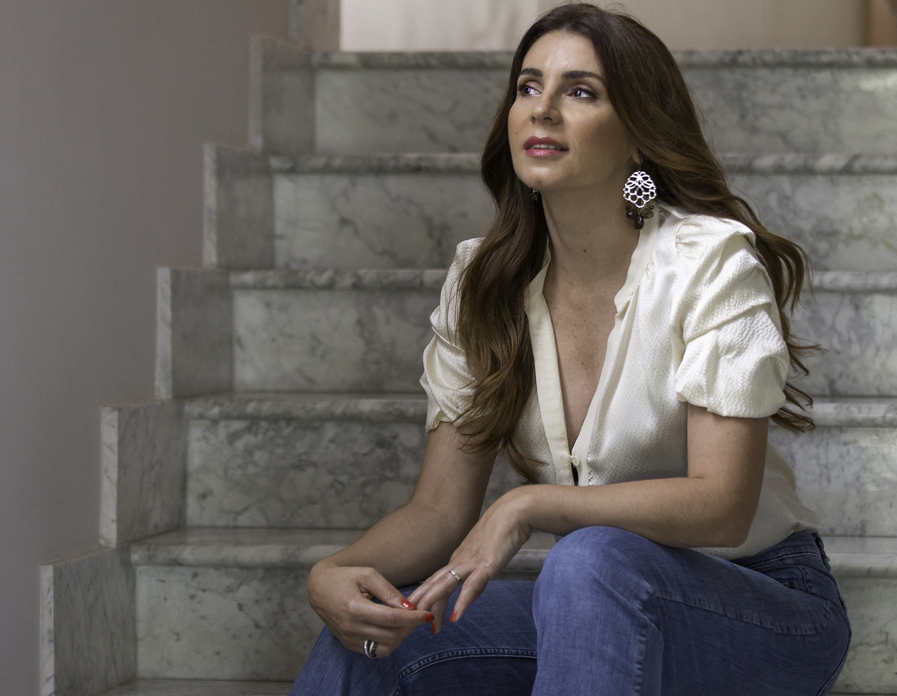 Imagen promocional de la soprano Sabina Puértolas