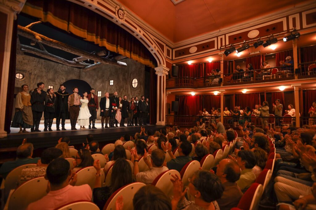 Estreno de la obra "El alcalde de Zalamea" en el Teatro Salón Cervantes