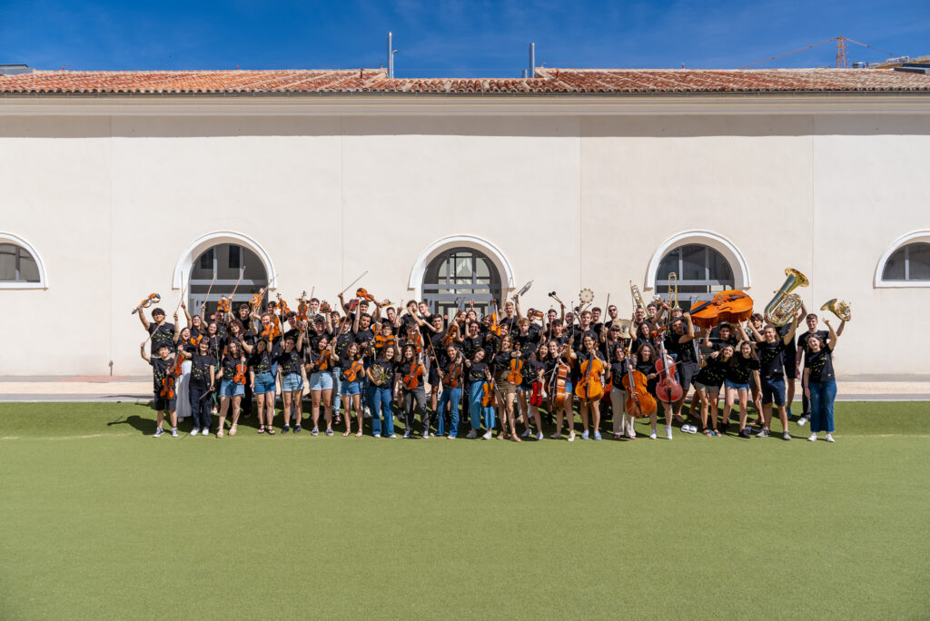 Imagen de grupo de los jóvenes músicos