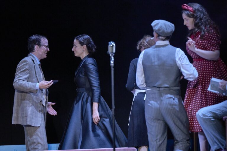 Imagen de escena de 'La dama duende' de la compañía madrileña MIC Producciones