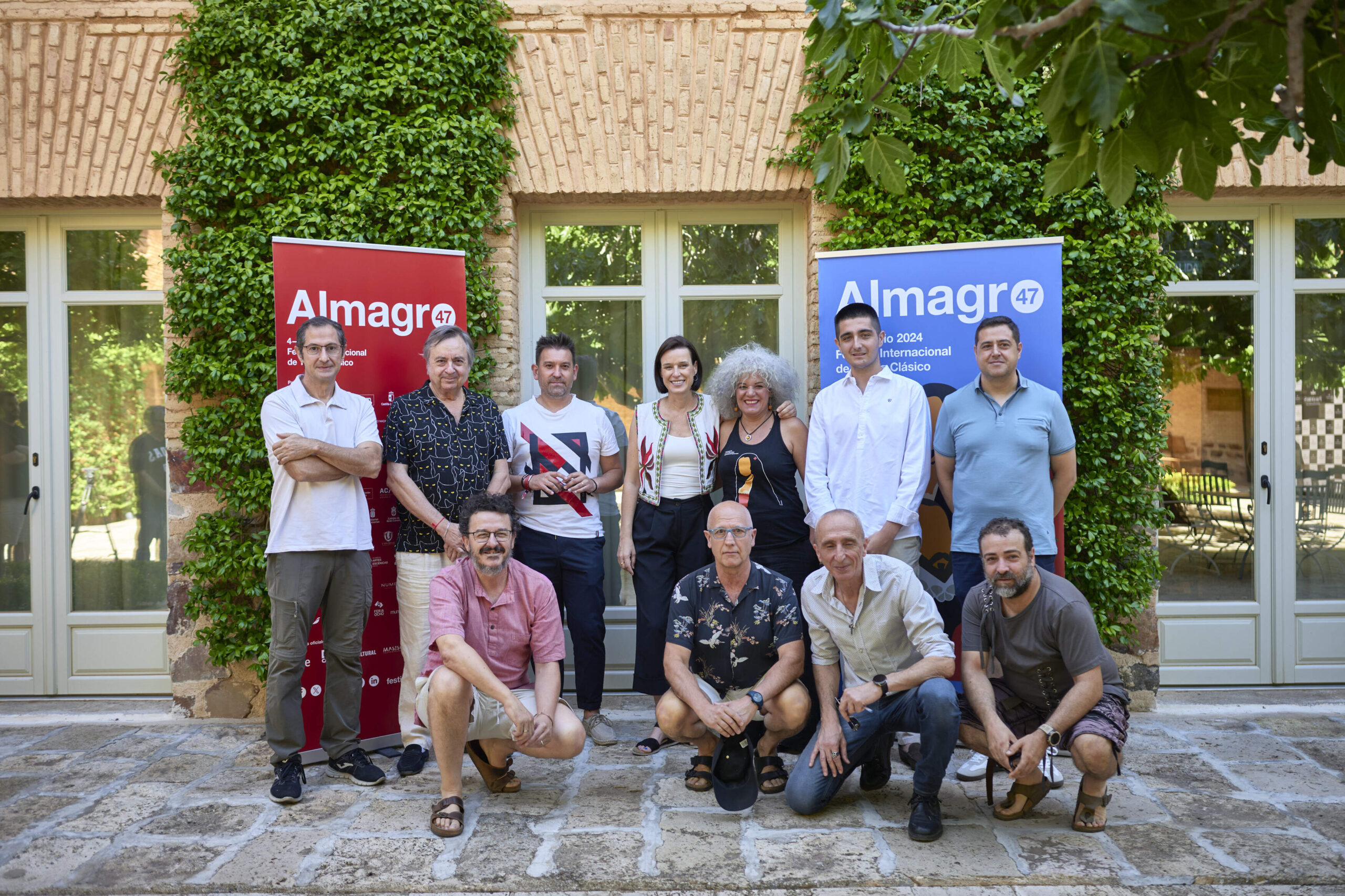 Fotografía de familia de la presentación hoy en Almagro