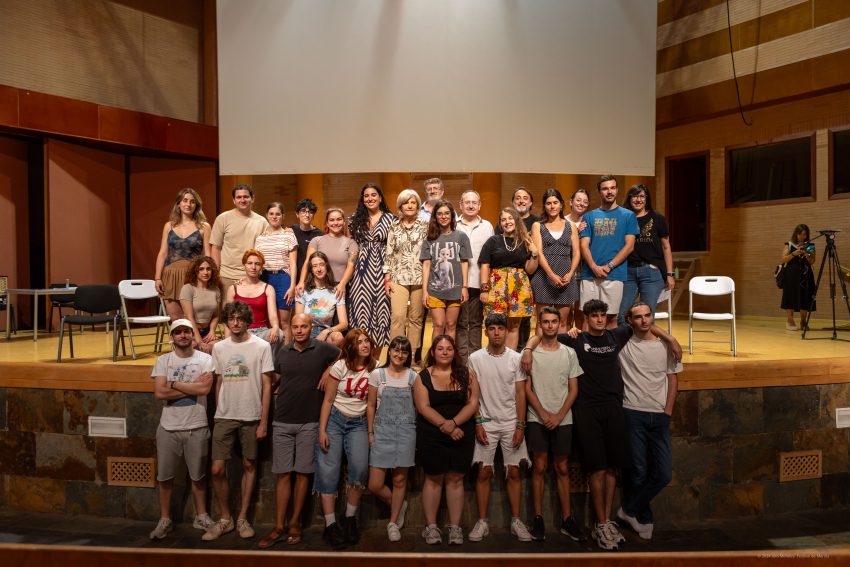 Fotografía de familia de los participantes