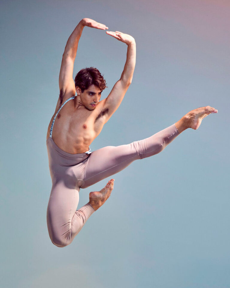 Imagen del bailarín César Corrales