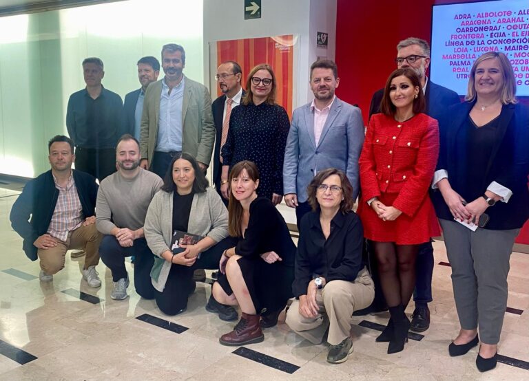 Fotografía de familia de la presentación de 'Abecedaria'