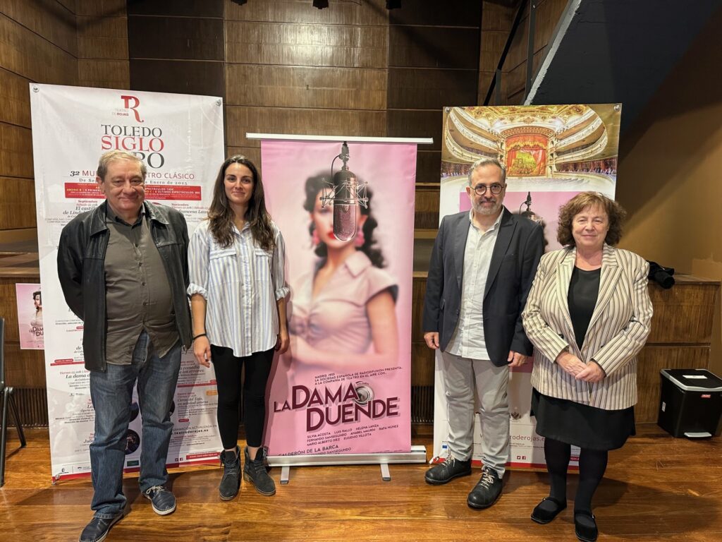 Fotografía de familia de la presentación en rueda de prensa