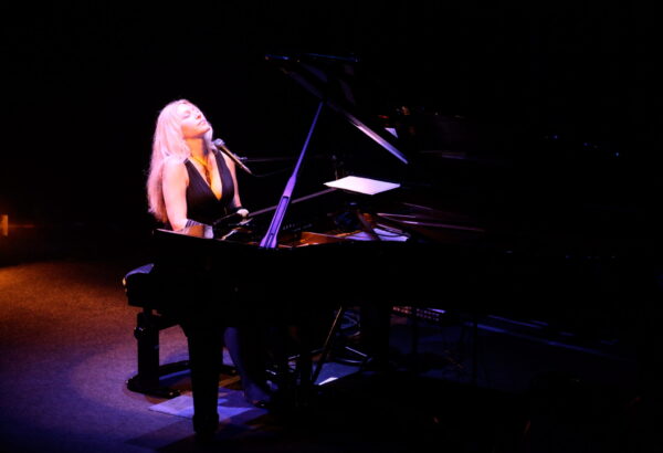 Eliane Elias en imagen promocional