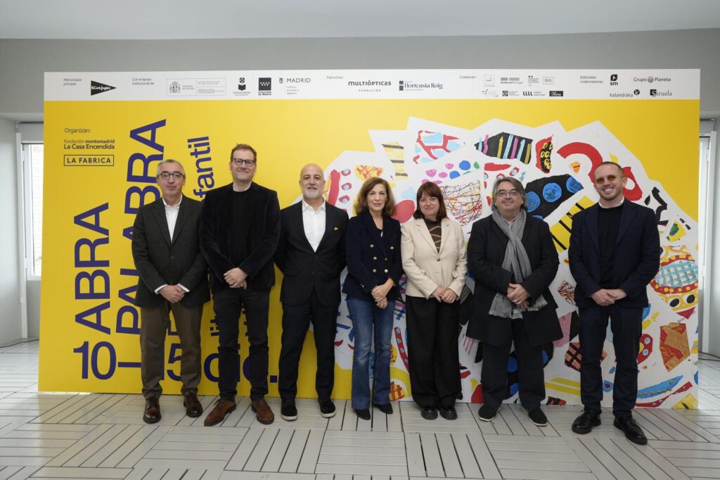 Fotografía de familia de la presentación de 'Abrapalabra'