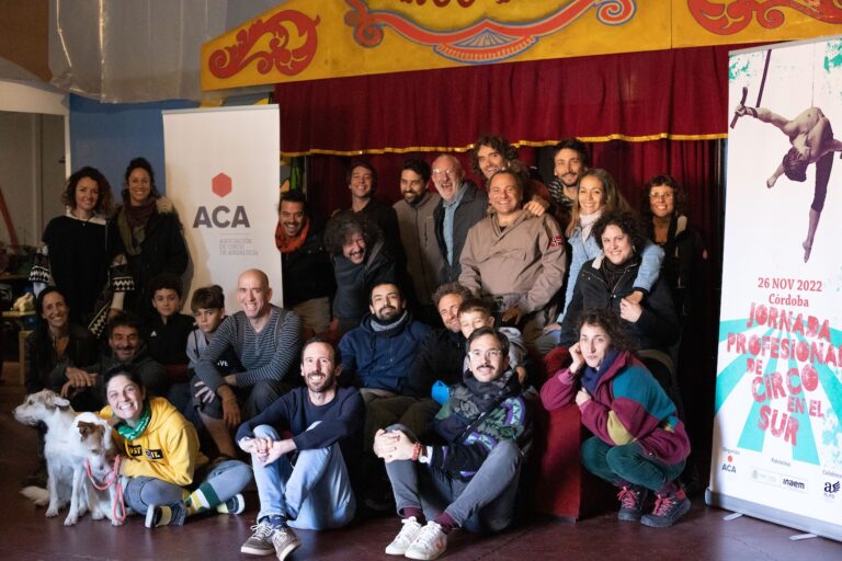 Fotografía de familia de la Asociación de Circo de Andalucía