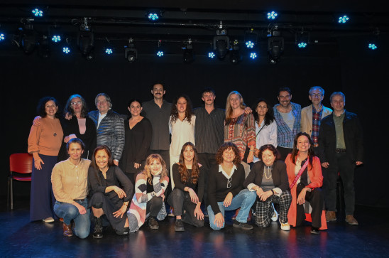 José Padilla, María Goiricelaya y Ana López Segovia el pasado mes de septiembre en Montevideo con los actores que leyeron sus obras