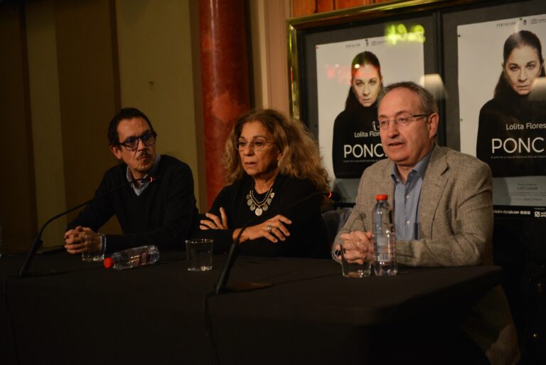 Luis Luque, Lolita Flores y Jesús Cimarro, durante la presentación en Valencia