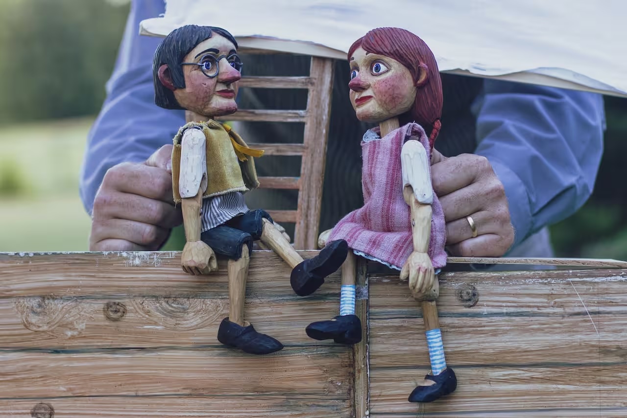 Dos de las marionetas de 'Un cuento del viento'